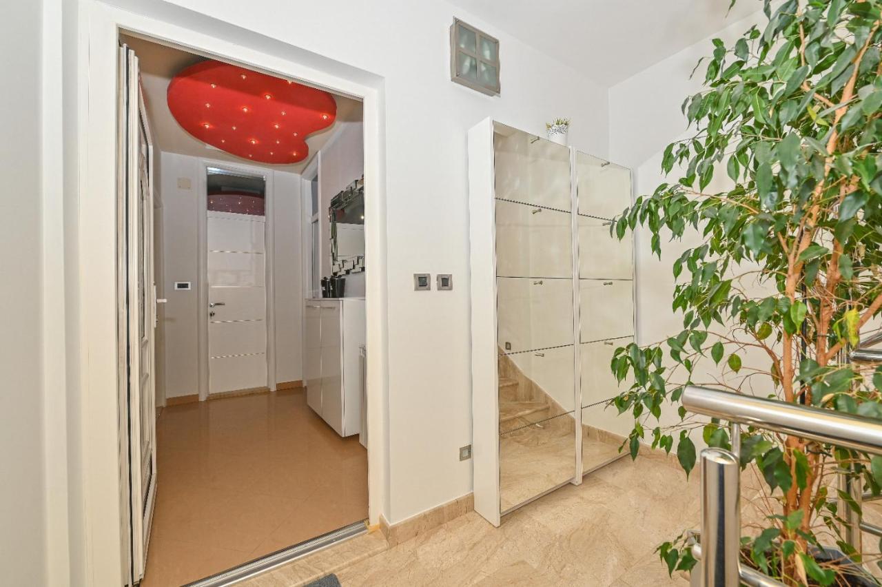 Apartments Luka Toni Krvavica Zewnętrze zdjęcie